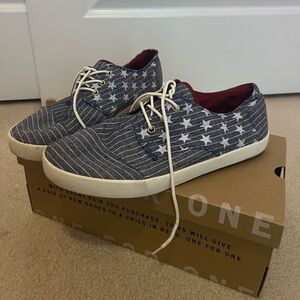 TOMS Men Size 10.5 Paseo
Chambray Stars and Stripes